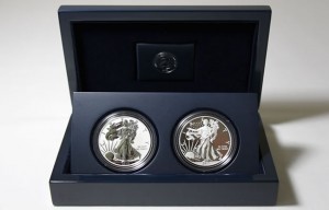 Photo of 2013 American Silver Eagle Two-Coin Set