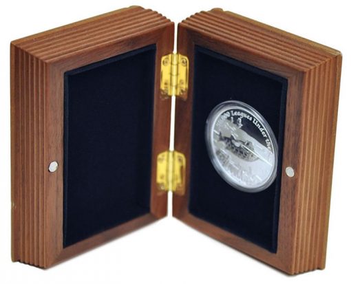 Wooden display case for 2015 Nautilus Silver Proof Coin