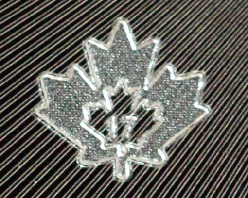Micro-engraved maple leaf mint mark