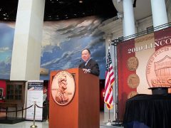 Ed-Moy-Speaking-2010-Lincoln-Cent-Ceremony.jpg