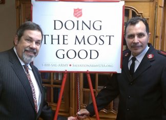 Coin Dealer Drops 1 oz American Gold Eagle into Salvation Army Kettle Mike Fuljenz and Major Floiran Estrada