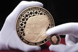 Alderney Royal Wedding £1000 Gold Kilo coin comparison