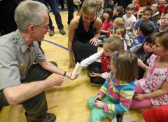 Chas Cartwright and Canyon Elementary School students