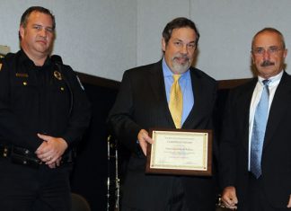 Fuljenz Assists Agencies on Numismatic Crimes Mike Fuljenz gets police award