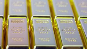 Gold Returns to Below $1400, Silver Tumbles 4.2%; US Coins Higher 10 Gold Bars