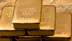 Gold, Silver Sink on Week; US Mint Bullion Coins Split Gold Bars and Gold Eagles