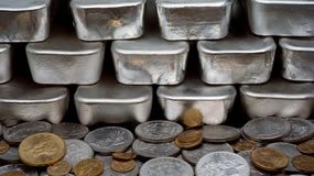 Gold Dips 0.7% on Week, Silver Up 1.6%; US Bullion Sales Slow Silver bars, gold and silver coins