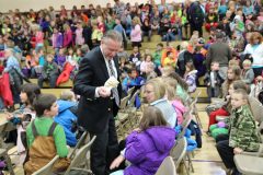 David Croft of the U.S. Mint handing out Mount Rushmore Quarters
