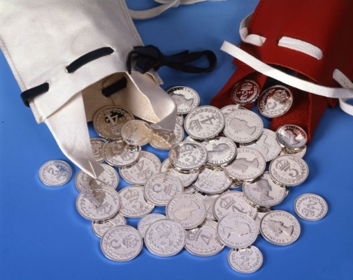 88p in 2014 Maundy Money Coins in White Purse and 2014 £ 5 and 50p Commemorative Coins in Red Purse