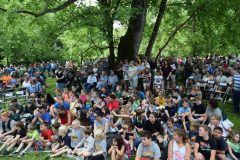 Ozark Riverways Quarter crowd