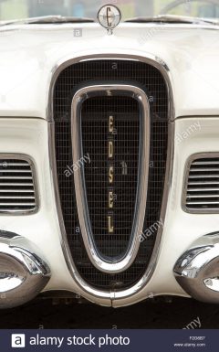 edsel-pacer-1958-grill-known-as-the-horse-collar-F2G6B7
