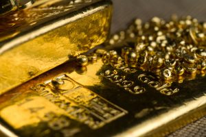 Gold edged 90 cents higher this week