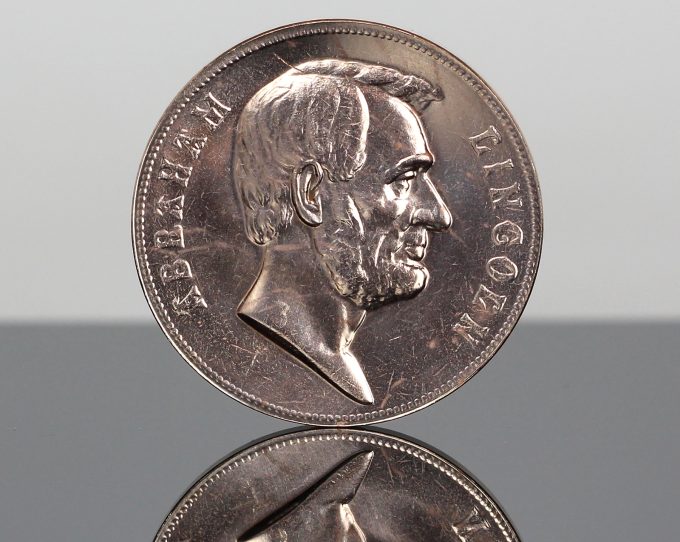 CoinNews photo Abraham Lincoln Presidential Bronze Medal - Obverse